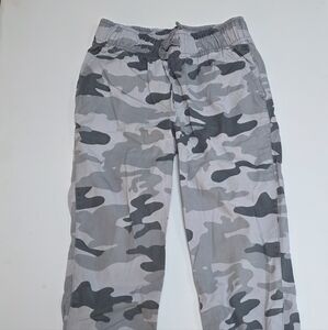 Place By The Children's Place Gray Camo Jogger/Cargo Pants Size 6